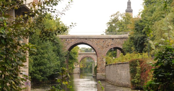 Leipziger Kanal mit alten steinernen Brücken