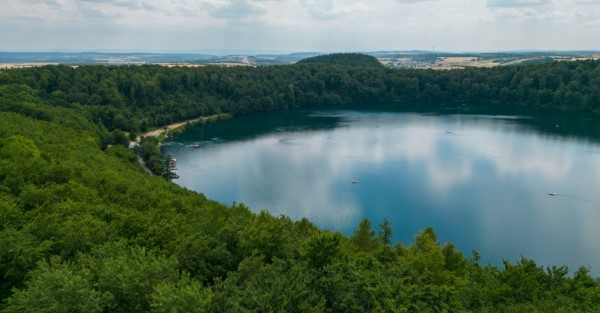 Kratersee im Naturpark Eifel