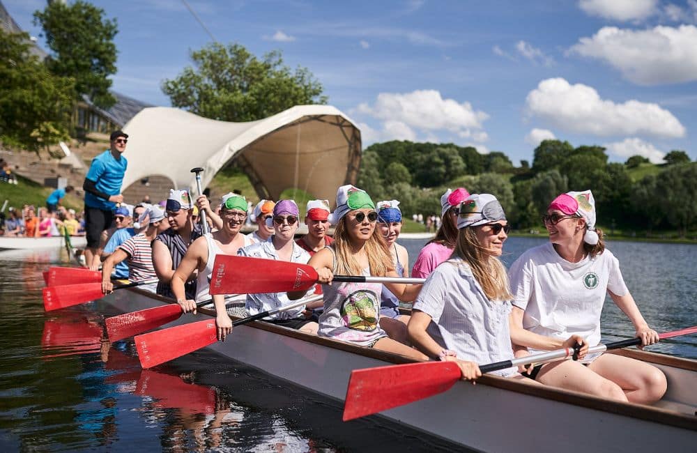 Drachenboot im Olympiapark Olympiasee