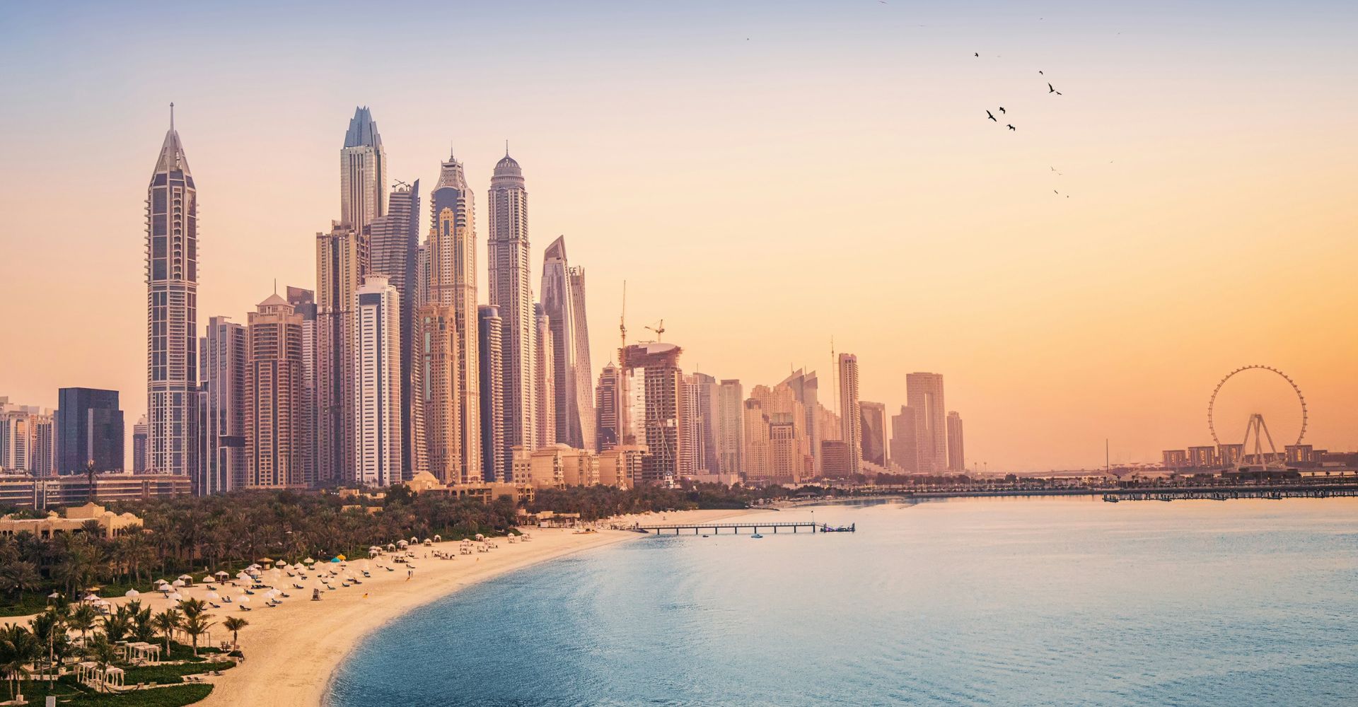 Dubai Skyline mit Strand