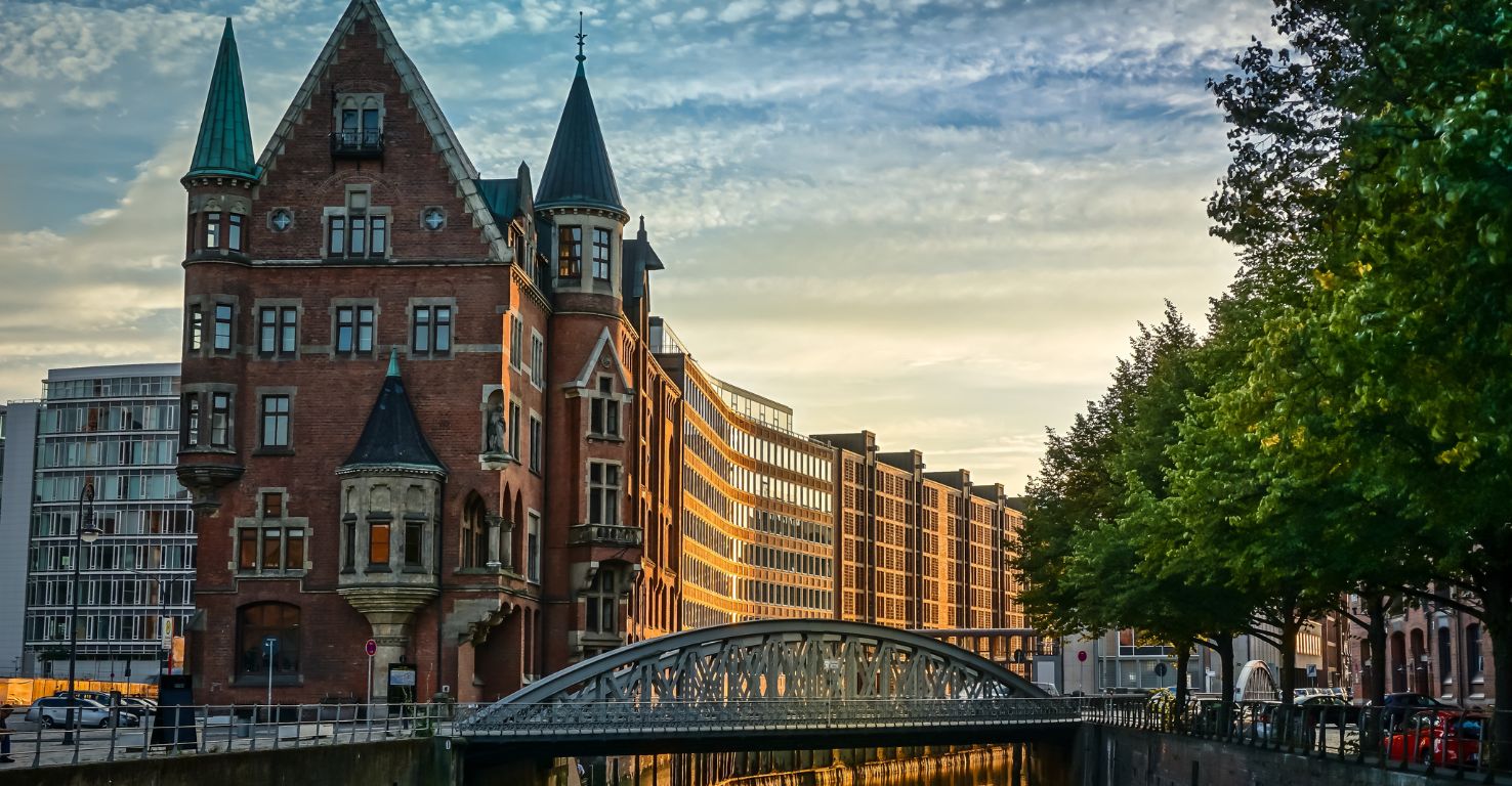 Hamburg Kanal mit einer Brücke