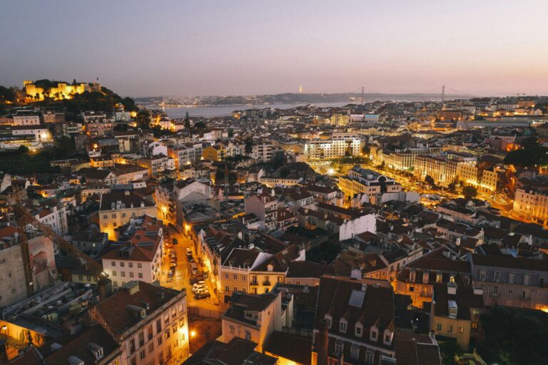 Lissabon bei Nacht im Lichtermeer - perfekt für eine Incentive-Reise