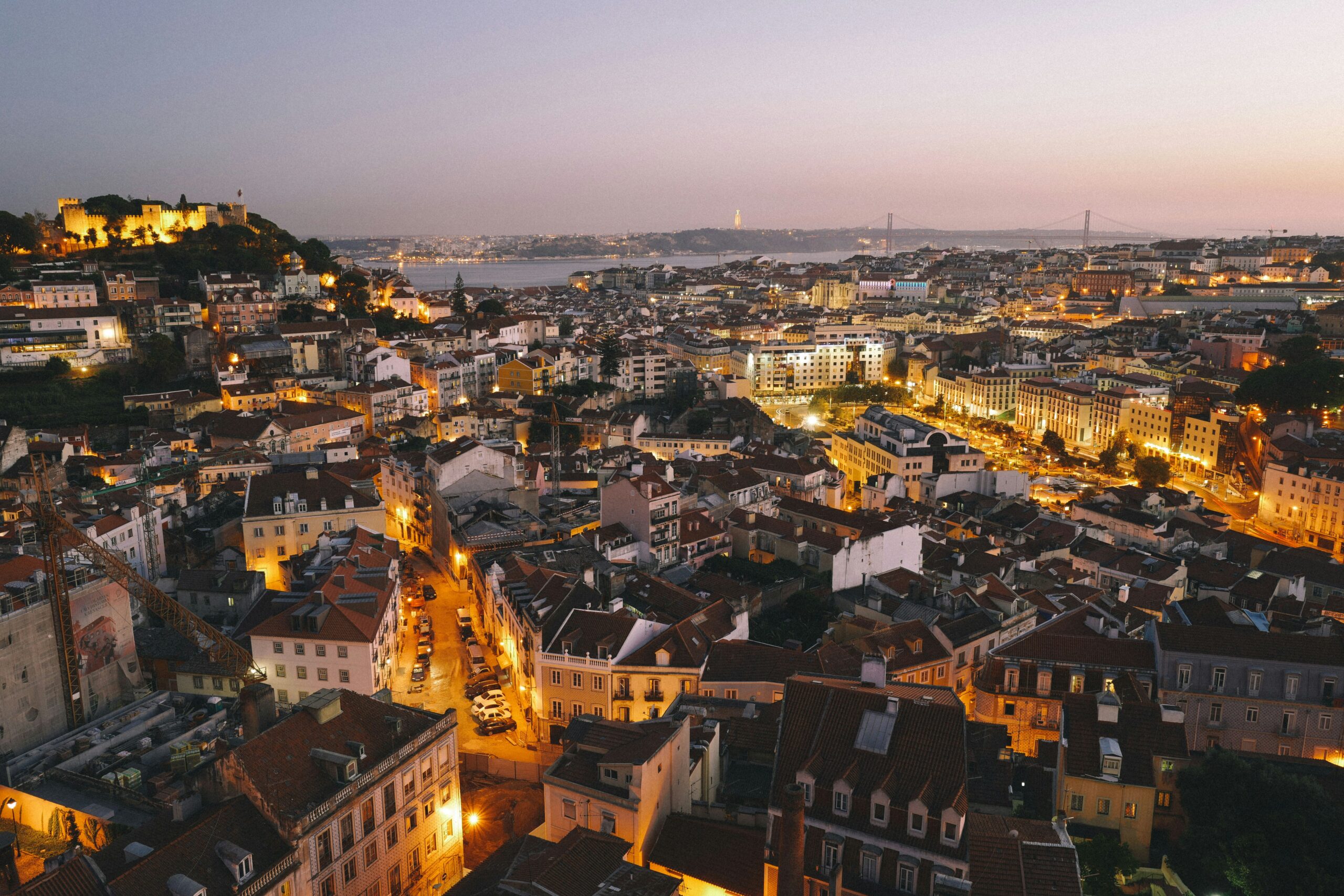 Lissabon bei Nacht im Lichtermeer - perfekt für eine Incentive-Reise